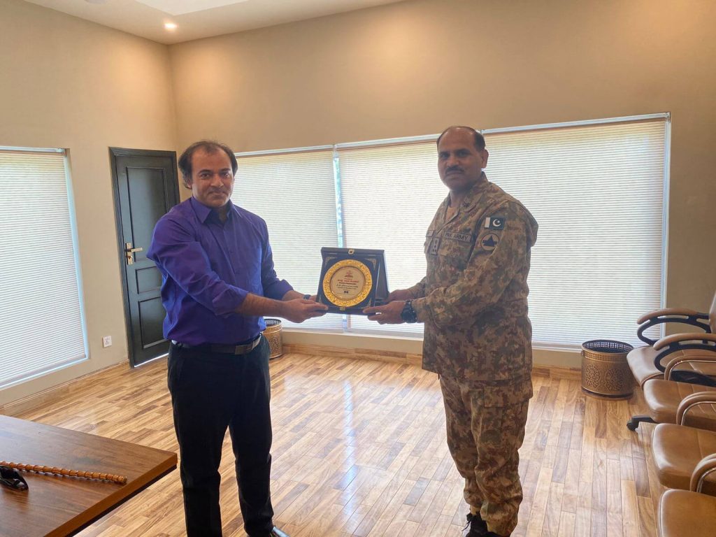 Mr Zeeshan Hameed Senior General Manager presenting souvenir
to Brig Amir Rashid Station Commander Nowshera Cantt during his
visit at Associated Industries Limited.01